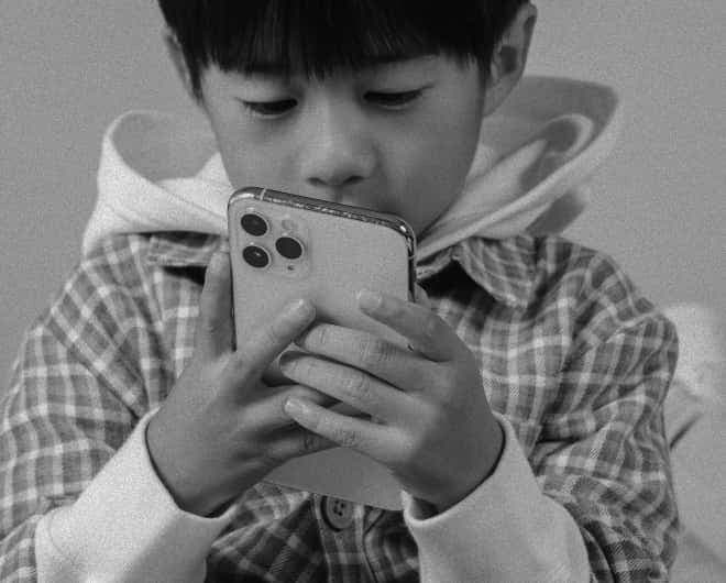 Choosing a Cellphone for Your Child or Teenager